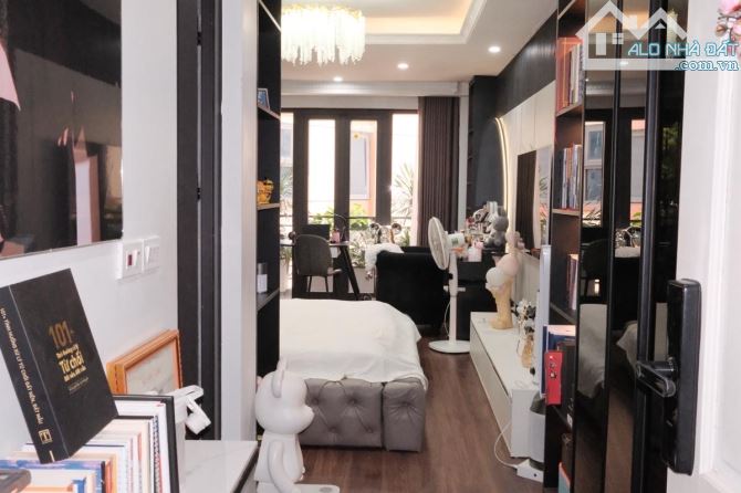 BÁN NHÀ HOÀNG VĂN THÁI PHÂN LÔ ÔTÔ TRÁNH THANG MÁY DT 45M 6T 12.5 TỶ - 6