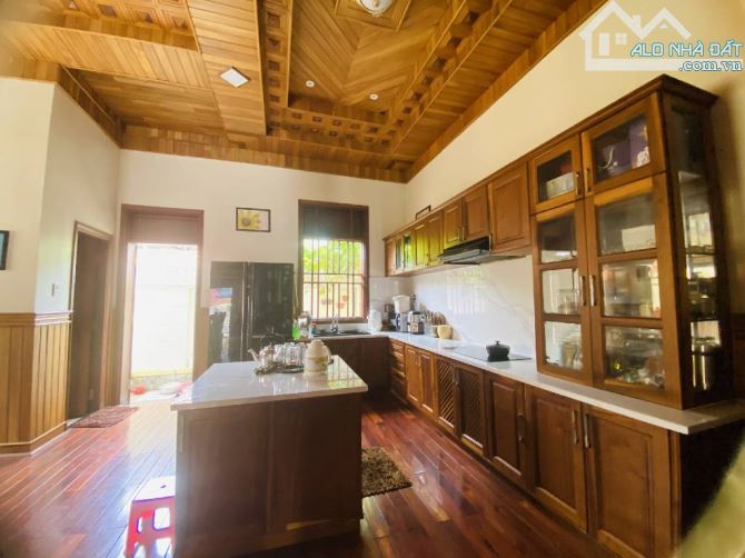 BÁN BIỆT THỰ ĐƠN LẬP 3 TẦNG 555M2 NGAY TRUNG TÂM DĨ AN – NỘI THẤT GỖ QUÝ ĐẸP – 24 TỶ - 6