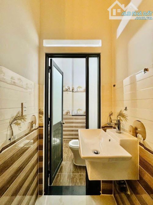 Đi nước ngoài định cư bán gấp nhà ở đường Trần Quốc Toản, phường Võ Thị Sáu, quận 3, giá 3 - 7