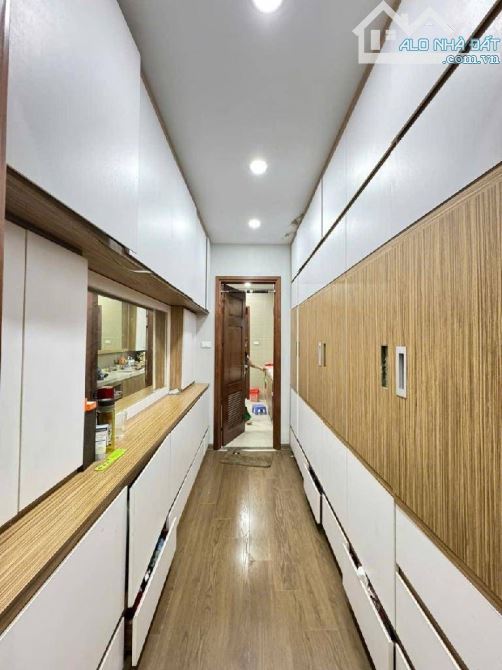Khu  VIP Lai Xá , khu dân trí cao, 67,5m2, 5 Tầng , đường container , vỉa hè to. 15,8 tỷ - 7