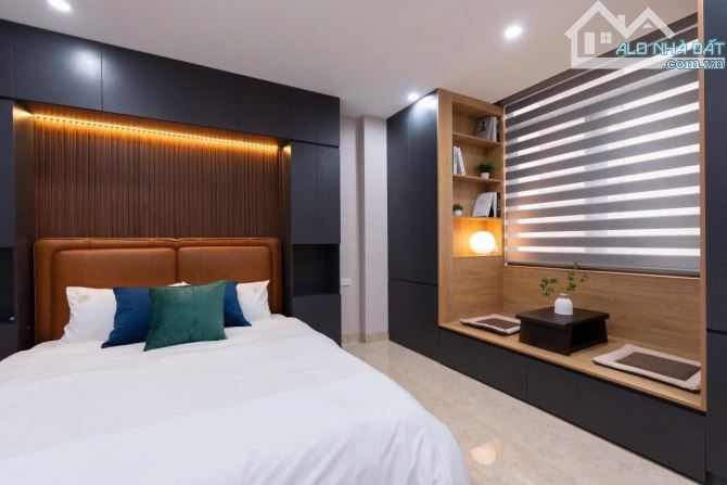 NGUYỄN LAM - LONG BIÊN - 2 THOÁNG - 5 TẦNG - VÀI BƯỚC RA MẶT PHỐ - Ô TÔ ĐỖ CỔNG - 7