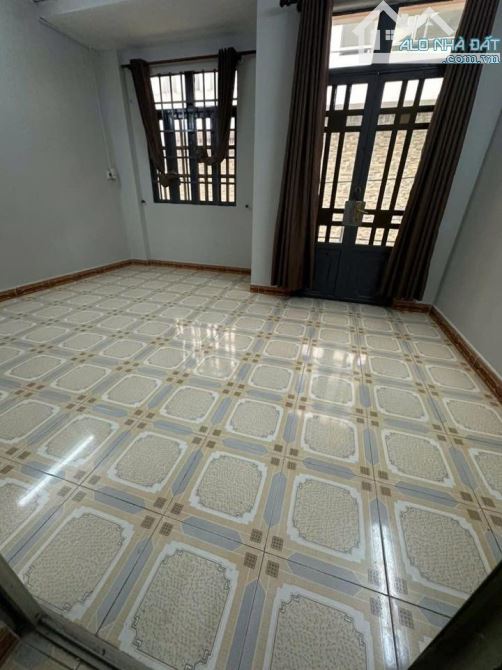 NHÀ GIÁ HIẾM KHU TÊN LỬA , 5.2 X 8.2 , 1 TRỆT 1 LẦU , HẼM XE HƠI ĐƯỜNG SỐ 6 GẦN ĐƯỜNG SỐ 1 - 7