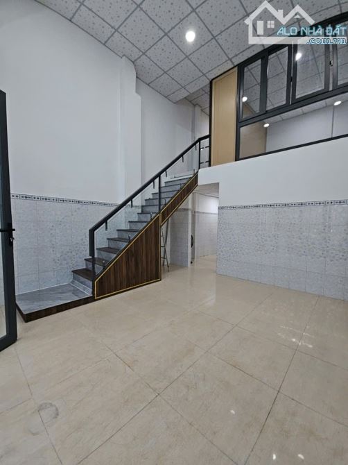 Sát mặt tiền  Trung Tâm Q4  NGANG 4.6 DÀI 12  CÓ 5 TỶ - 7