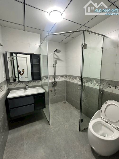 Bán căn nhà 3 tầng ngõ phố Bình Lộc, ph Lê Thanh Nghị, Tây HP, 52.6m2, 3 ngủ, 3vs, mt 4m - 7