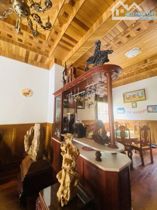 BÁN BIỆT THỰ ĐƠN LẬP 3 TẦNG 555M2 NGAY TRUNG TÂM DĨ AN – NỘI THẤT GỖ QUÝ ĐẸP – 24 TỶ - 7