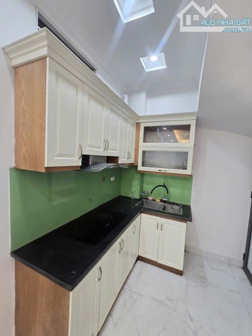 BÁN NHÀ NGUYÊN CĂN LÔ GÓC 5 TẦNG PHỐ 8/3-38M-MT 4.7M-OTO ĐỖ CỔNG-CHỈ 7.4 TỈ - 8