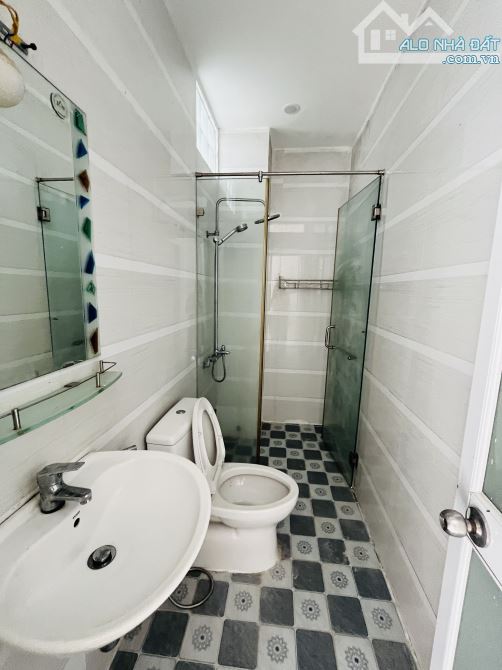 🏡  NGUYỄN XIỂN Q9. 57m2,  2 TÂNG ĐÚC - HẺM  THÔNG  XE HƠI, HƠN 4 tỷ  (còn - 8