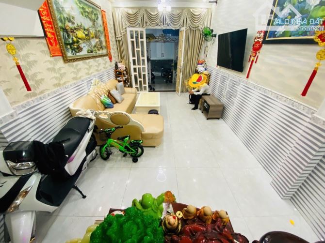🚘 QUẬN 8 – NHÀ 3 TẦNG MỚI ĐẸP – XE HƠI TỚI CỬA 🏡 💰 Giá chỉ nhỉnh 8 tỷ 📐 - 8