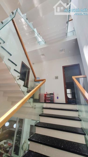 HIẾM KDC BÔNG SAO NGANG KHỦNG 8M - 128m2 - 4 TẦNG - XE HƠI ĐỖ CỬA - CÔNG VIÊN - 24.5 TỶ TL - 8