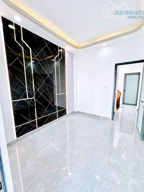 NHÀ ĐẸP QUẬN 4 GIÁ 5TỈ 490 HẺM 4M VỊ TRÍ 2/ NGẮN 4 TẤM GẦN MT 4PN DT 3*11  HÌNH THẬT - 8