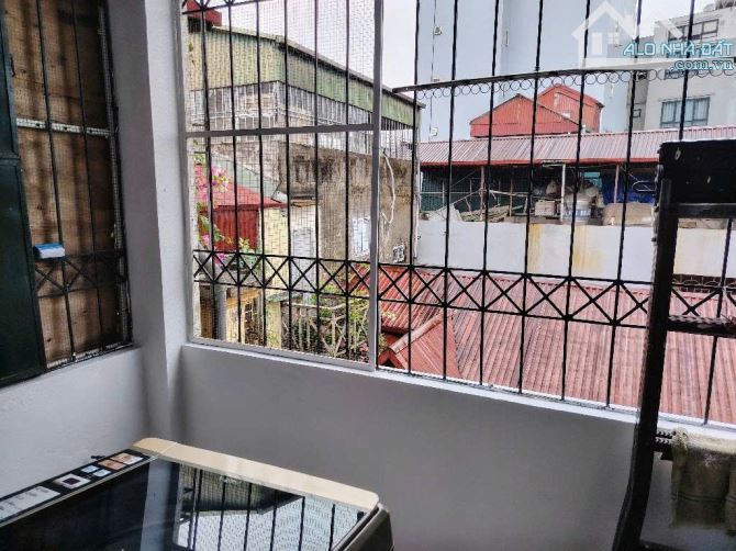 Nguyễn Lương Bằng - Ngõ ba gác quay xe - Gần ô tô - Lô góc 2 thoáng - Nhà dân xây chắc chắ - 8