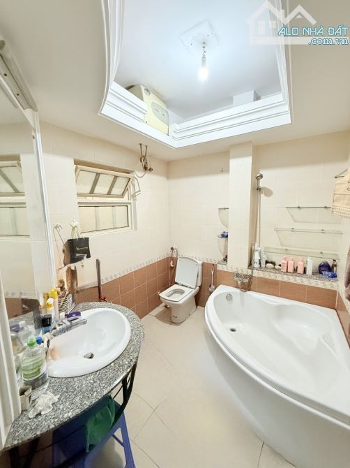 Bán Nhà HXH Phan Đăng Lưu P.Đức Nhuận 5 tầng 106m2 giá 16.7 tỷ - 8