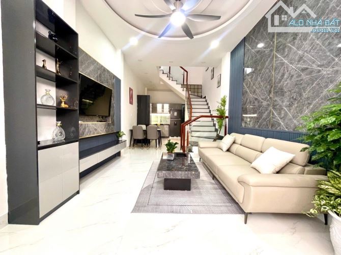 BÁN NHÀ 3 TẦNG, VỊ TRÍ ĐẸP, HOÀNG DIỆU, TRUNG TÂM HẢI CHÂU. 4.55 TỶ - 8