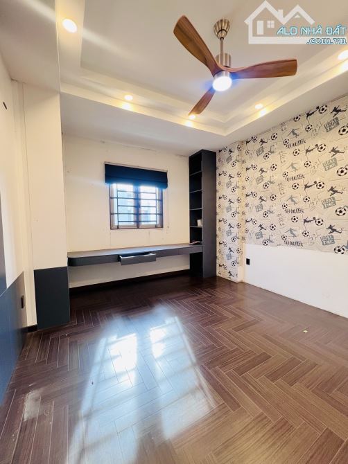 ĐỘC LẬP - Hẻm nhựa 10m có lề - 60m2 (4x15) - 1 trệt 2 lầu sân thượng - Giá 9.6 tỷ tl - 9