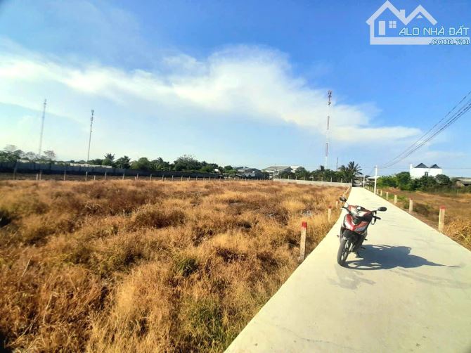 Quá Ngộp, 190m2 đất thổ cư đường ô tô KDC Tân Trụ, 379tr - 9