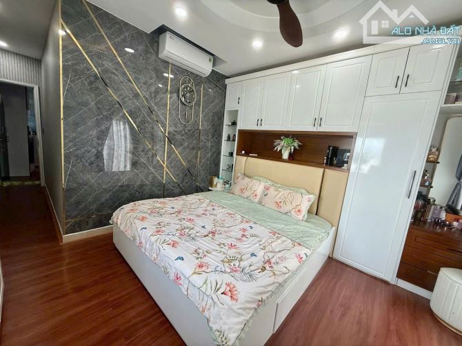 Bán Toà Căn Hộ Dịch Vụ 16P + PenHoue Mặt Tiền đường Tân Mỹ đôi diện trường ĐH Marketing Q7 - 9