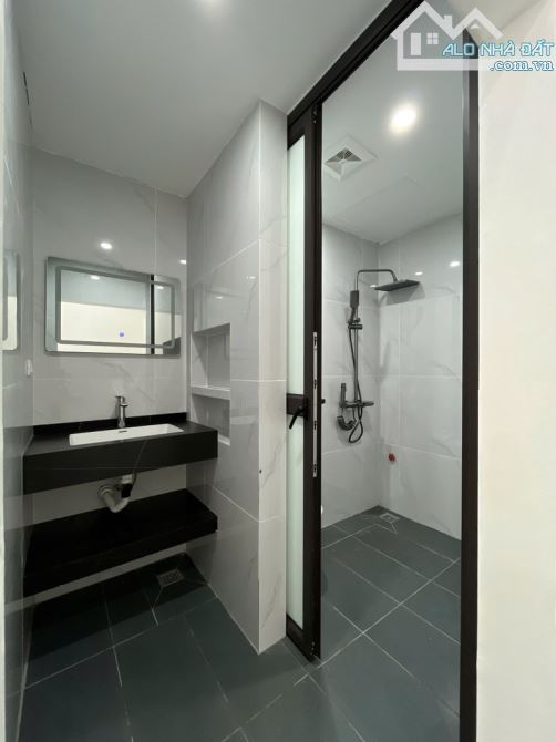 PHỐ ĐÔNG THIÊN - 38M2 -Ô TÔ ĐỖ CỬA, QUAY ĐẦU  -  VỊ TRÍ KINH DOANH, THANG MÁY - 9