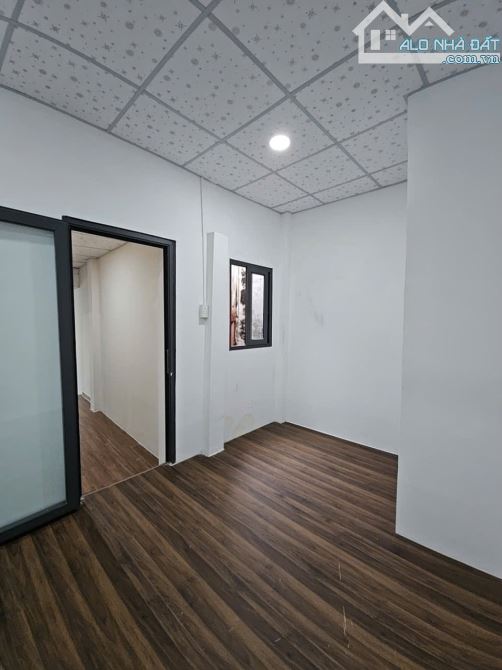 Sát mặt tiền  Trung Tâm Q4  NGANG 4.6 DÀI 12  CÓ 5 TỶ - 9