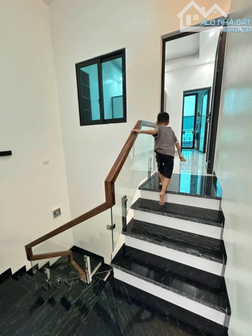 Bán căn nhà 3 tầng ngõ phố Bình Lộc, ph Lê Thanh Nghị, Tây HP, 52.6m2, 3 ngủ, 3vs, mt 4m - 9