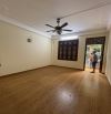 Cho thuê nhà đường 800A – Cầu Giấy DT 45m x 5 tầng, thông sàn, ôtô giá thuê 16tr/th