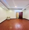 Bán nhà Cầu Giấy. Nhà 5 tầng LÔ GÓC, DT: 30m, MT: 5m. Gần Ô tô đỗ. Giá: 7,4 tỷ