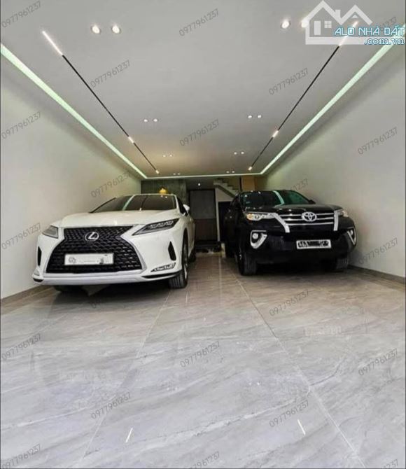 BÁN NHÀ PHÙNG CHÍ KIÊN 60m2 × 6T THANG MÁY. GARA 2 Ô TÔ - 2 Ô TÔ TRÁNH - V.PHÒNG ĐỈNH CAO - 4