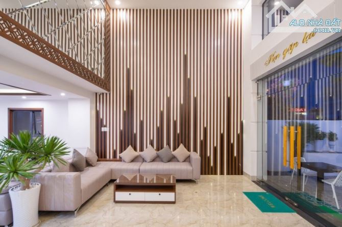 🔥 ĐÀ NẴNG: CHUYỂN NHƯỢNG TÒA KHÁCH SẠN ĐƯỜNG HỒ NGHINH, NGAY BIỂN MỸ KHÊ GIÁ CỰC TỐT!