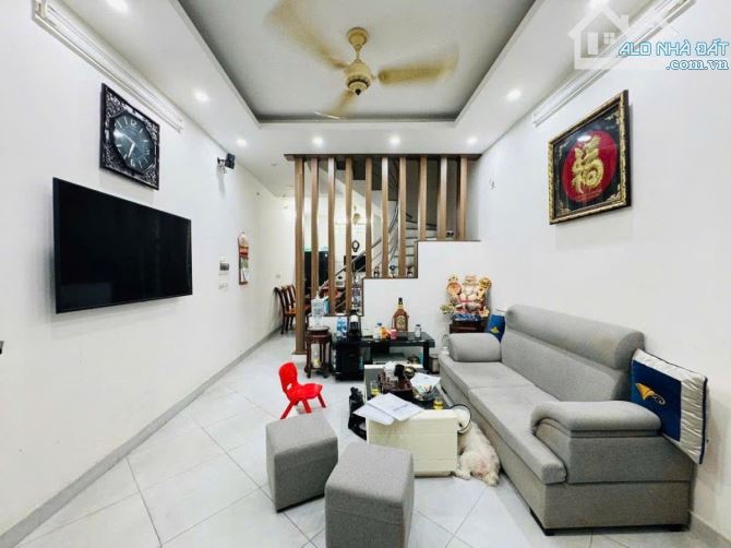 Bán Nhà Phân Lô Thụy Khuê Tây Hồ DT 40m2×5Tầng Full Nội Thất Giá Rẻ Nhỉnh 8 Tỷ Gần Hồ Tây