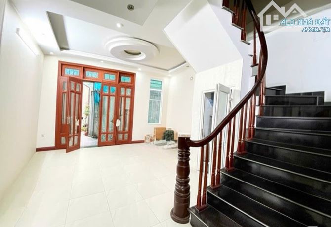 BÁN NHÀ TRẦN THÁI TÔNG - DT 62M - 5 TẦNG - MT 4,5M - NỞ HẬU - GIÁ 13.8 TỶ