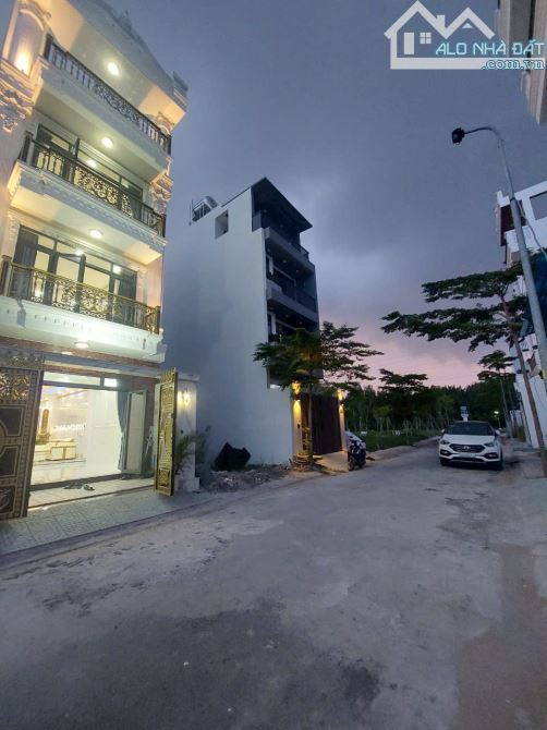 Đất đẹp khu cao tầng đồng bộ 5*18m 90m2 Mt 8m Shr 6.7 tỉ