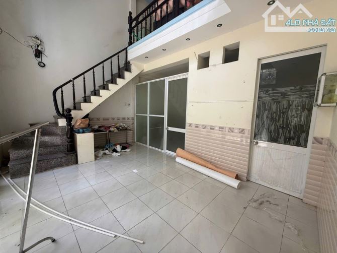 Nhà 2 tầng 2 mặt kiệt Điện Biên Phủ , mặt tiền rộng hiếm có 9m . Giá : 3tỷ950 TL