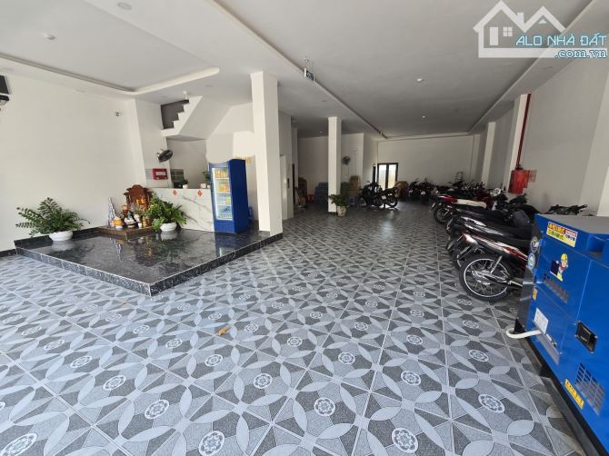 BÁN KHÁCH SẠN 6 TẦNG, THANG MÁY – 30 PHÒNG, THU NHẬP TRÊN 200TR/TH, CHỈ 25 TỶ.