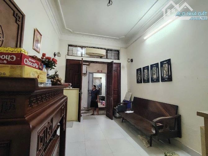 Tôi bán nhà - Trung tâm Hà nội, sát hồ XÃ ĐÀN, 10m ra ô tô, 49 m2 / 5 tầng / chỉ 10.6 tỷ.