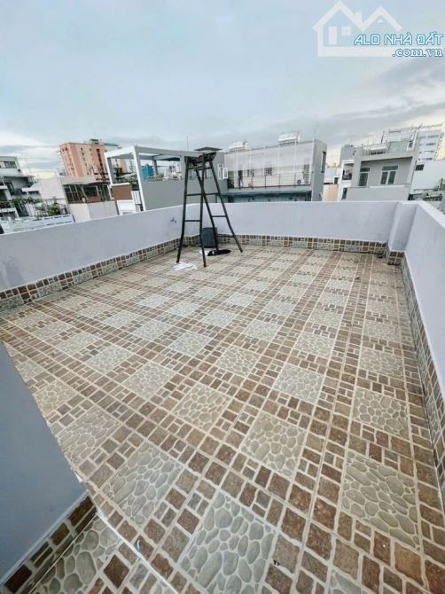 BAN NHÀ GẦN ĐH NGOẠI THƯƠNG- HUTECH, NHÀ 4 TẦNG, 50M2, 5 PHÒNG NGỦ