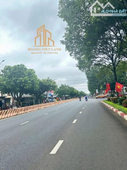 Mặt tiền 240m2 đường Phạm Văn Đồng nhà kiên cố. DT: 4,4 x 24 (nở hậu 14m)❌6ty