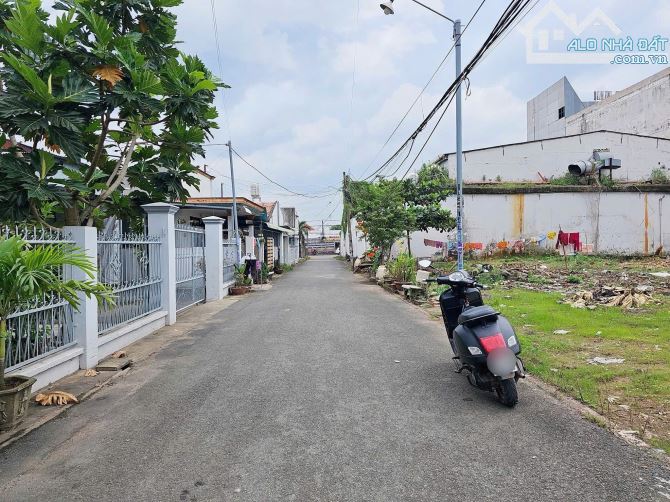 Cần bán gấp miếng đất 109m2 ở Thới Tam Thôn - Hóc Môn giá 700 triệu.