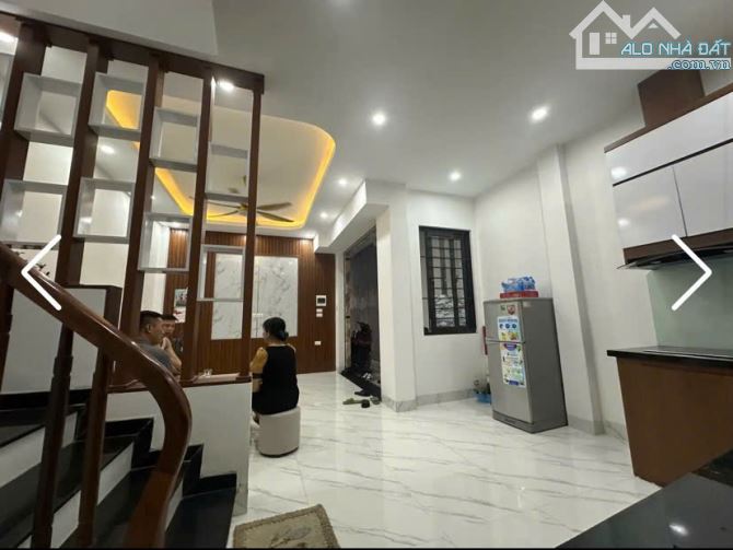 Đường An trai, giáp với đường 3.5 Hoài Đức. Nhà 5T x Dt: 32m x Mt: 4m Oto đỗ cổng. Giá 5.3