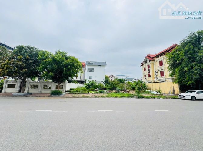 271.9m2 đất biệt thự Phúc Lộc tuyến 3 Lê Hồng Phong - Ngang 12.95m - Tây Nam