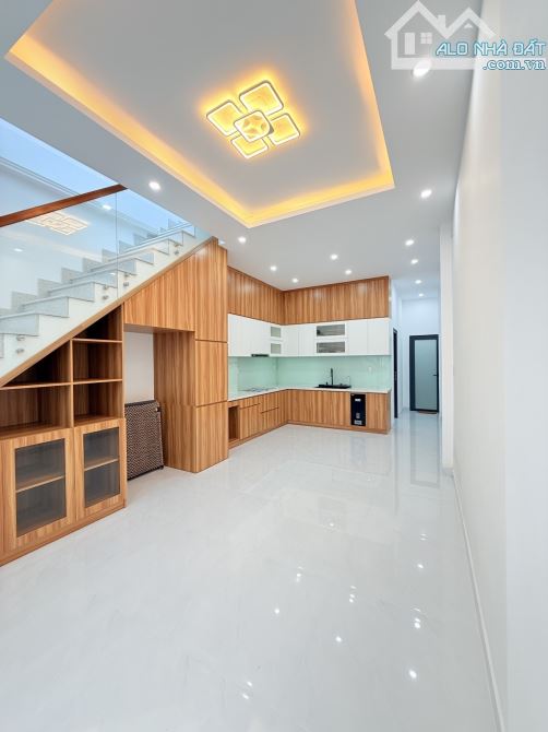 BÁN NHÀ MẶT TIỀN KINH DOANH ĐÔNG HƯNG THUẬN, 95m2 2 Tầng Mới Đẹp, ngay Tham Lương giáp TB
