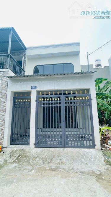 bán căn cấp 4 gác lửng hẻm 47 Long Trường, Q9 - Nhà gồm 2 phòng ngủ ,2 WC ,bếp