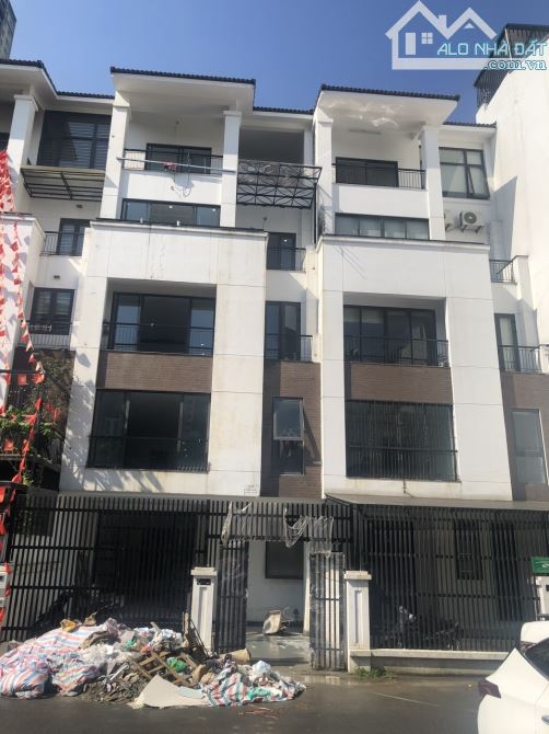 Cho thuê nhà Hoàng Thành, Nguyễn Văn Lộc, Mỗ Lao, HĐ. DT 120m2, MT 7m, 5 tầng thông sàn th