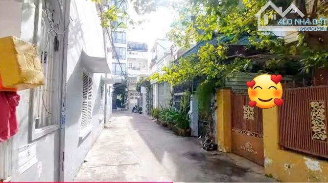 CHUYỂN NƠI Ở ĐÀNH BÁN CĂN NHÀ TÂM HUYẾT HẺM BIỆT THỰ