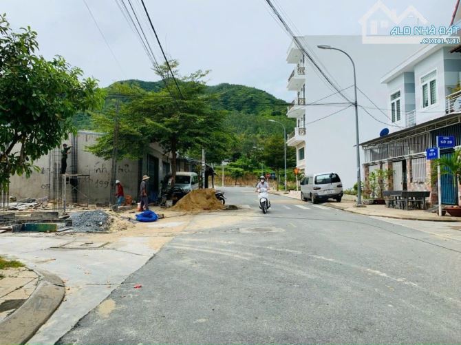 Bán lô Hòn Rớ 2 mặt tiền đường Số 9 thông ra sông và đường Nguyễn Tất Thành, giá chỉ 4 tỷ8