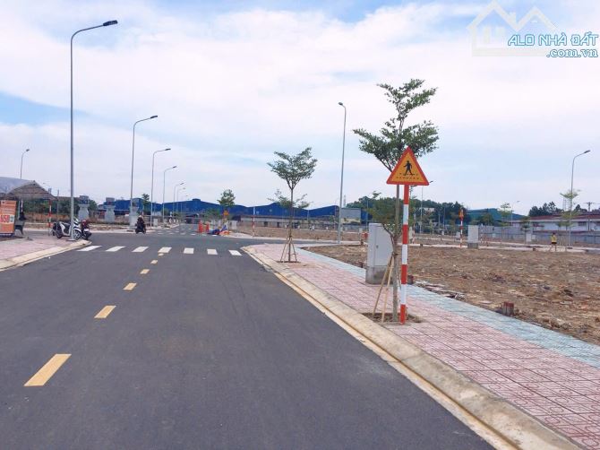 Cần Bán Lô Đất Ngay VSIP 2. Mặt Tiền DT.741. Đối Diện Cổng Xanh