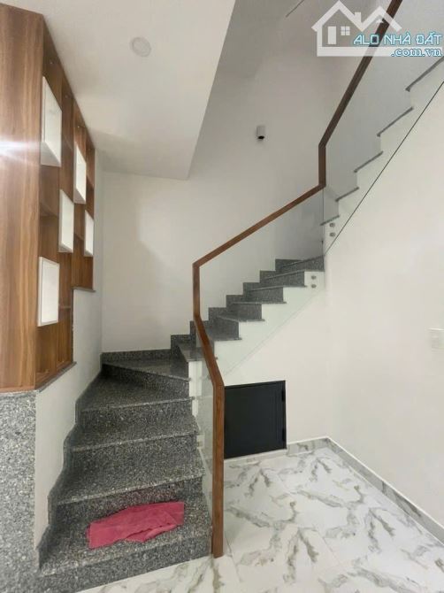Hàng nóng Tân Phú, đường Nguyễn Quý Anh, nhà đẹp, dọn vào ở ngay
