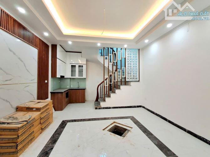 5.55 TỶ-30M2-5 TẦNG MỚI-10M RA Ô TÔ-KHUYẾN LƯƠNG-VÀNH ĐAI 3-TAM TRINH