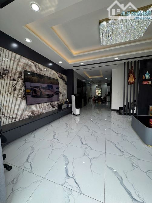 NHÀ ĐẸP LUNG LINH ĐẸP NGAY NGUYỄN QUÝ YÊM - 112m²-5.9 x 18.2M- 5 TẦNG- 14TỶ