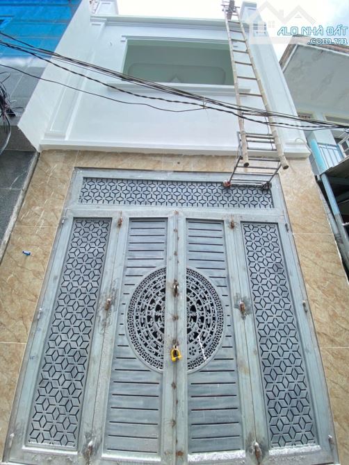 Nhà mới xây, dt 3,7x9 3tầng sân thượng, cầu số 2 Bình Đông Q.8 giá 3.55tỷ.