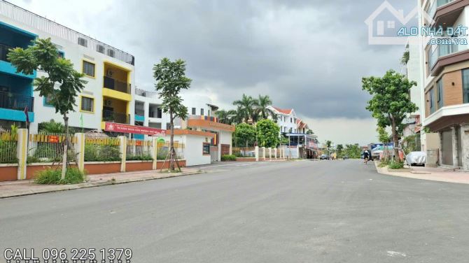 Siêu phẩm đất tdc ngọc thụy, 65m2, ô tô tránh, vỉa hè, giá 17.x tỷ