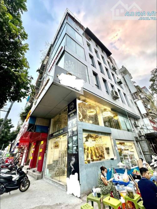Mặt phố lô góc 2 mặt tiền, kinh doanh lộc lá